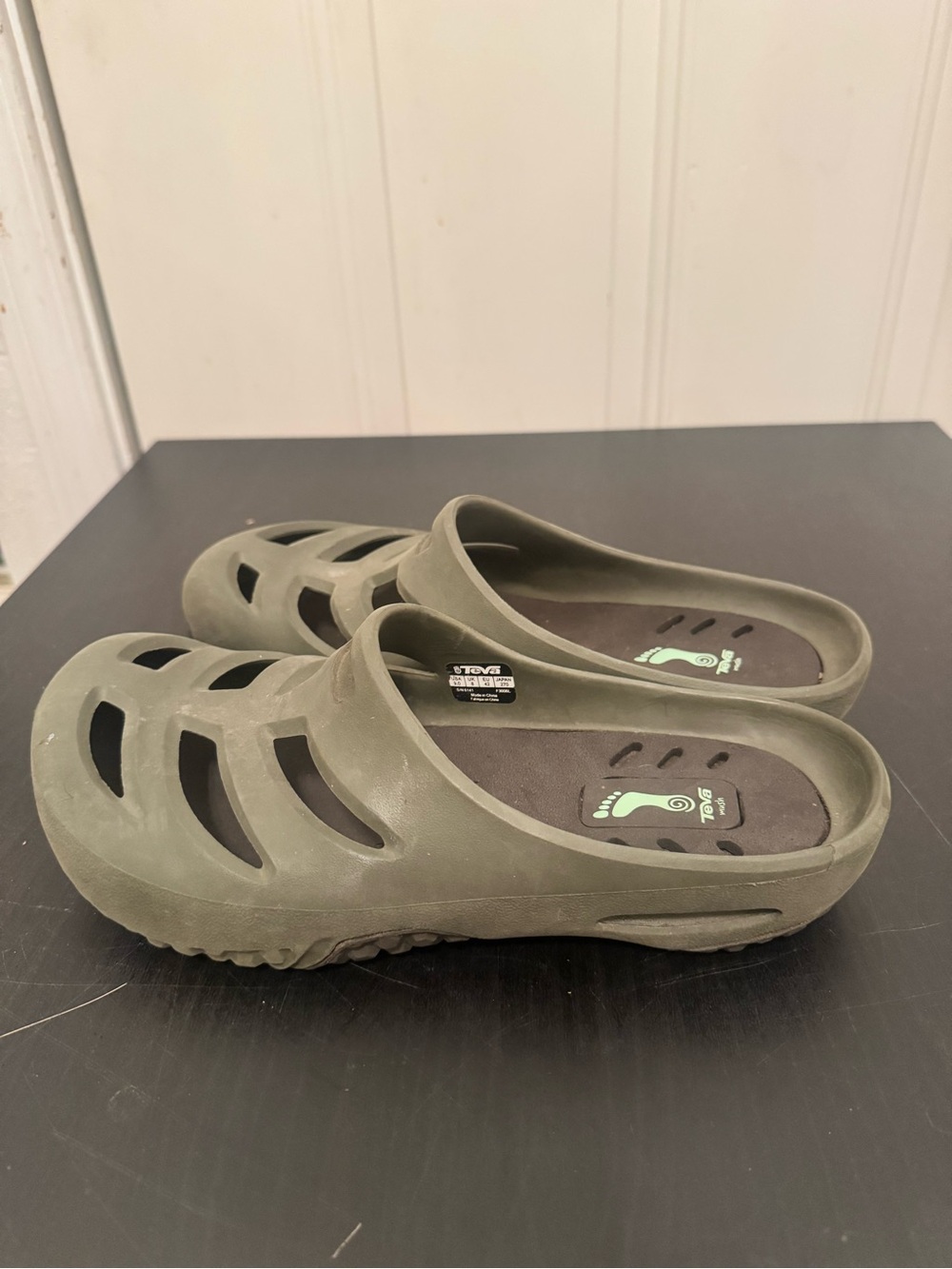 Teva Apres Clog Crocs Slip On Shoes Olive Green US 9